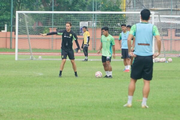 Munster Siapkan Pengganti Slavko untuk Derbi Melawan Arema FC Munster Siapkan Pengganti Slavko untuk Derbi Melawan Arema FC
