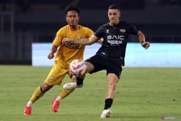 Alexis Messidoro Siapkan Mental untuk Pertandingan Melawan Persis Solo Alexis Messidoro Siapkan Mental untuk Pertandingan Melawan Persis Solo