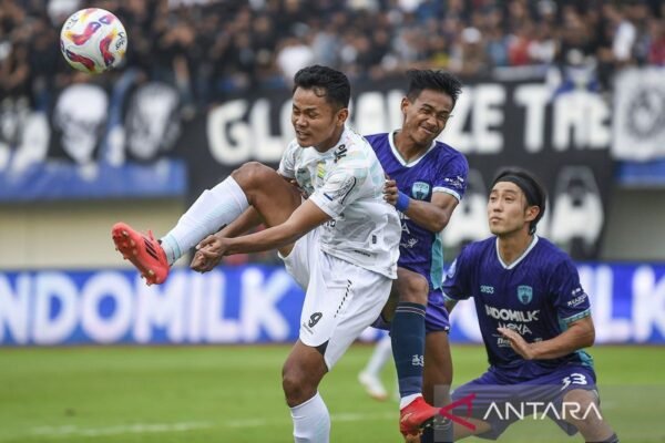 Persita dan Persib Berbagi Poin dalam Drama Empat Gol