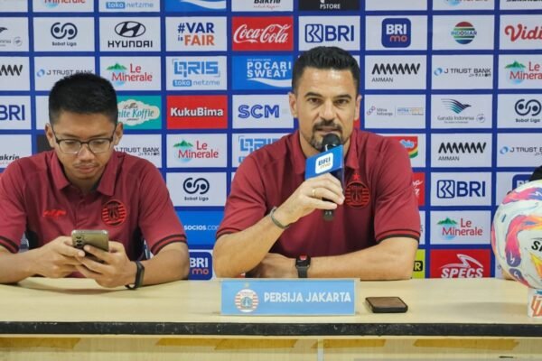 Carlos Pena: Persaingan di Papan Atas Liga 1 Semakin Sengit Carlos Pena: Persaingan di Papan Atas Liga 1 Semakin Sengit
