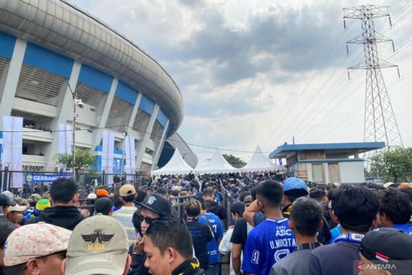 Persib Bandung Melarang Suporter PSS Sleman Masuk ke Stadion GBLA Persib Bandung Melarang Suporter PSS Sleman Masuk ke Stadion GBLA