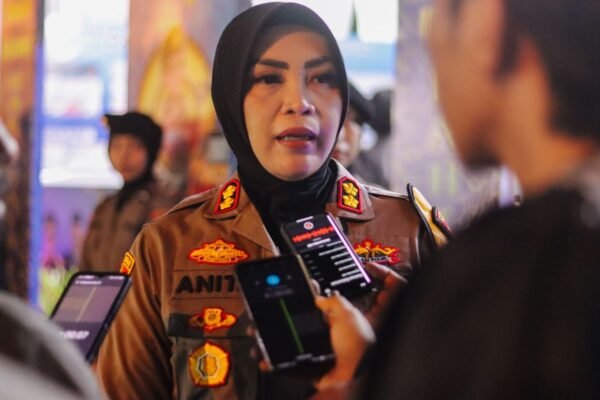 Polres Ternate Mengajak Suporter Malut United untuk Menjunjung Tinggi Sportivitas Polres Ternate Mengajak Suporter Malut United untuk Menjunjung Tinggi Sportivitas