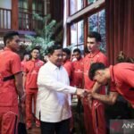 Presiden Prabowo Subianto Merayakan Kemenangan Timnas Indonesia atas China dengan Makan Bersama