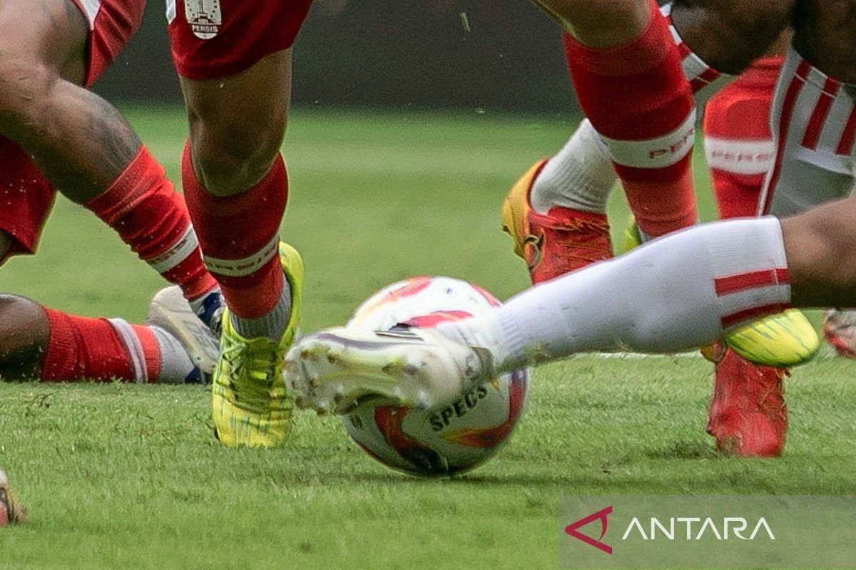 Tentu! Berikut adalah beberapa alternatif judul untuk "Drama Delapan Gol Warnai Laga Myanmar dengan Timor Leste":

1. "Pertarungan Seru: Delapan Gol Mengguncang Myanmar vs Timor Leste"
2. "Drama Delapan Gol: Myanmar dan Timor Leste Sajikan Pertandingan Memikat"
3. "Laga Epic: Myanmar dan Timor Leste Hasilkan Delapan Gol Menegangkan"
4. "Kejar-Mengejar Gol: Myanmar vs Timor Leste Dalam Drama Delapan Gol"
5. "Delapan Gol Bersejarah: Duel Menegangkan Myanmar dan Timor Leste"

Silakan pilih mana yang paling sesuai!